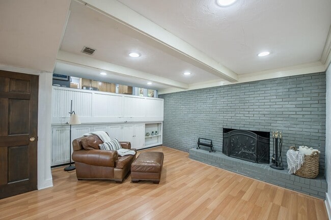 Building Photo - 3086 Waterford Dr