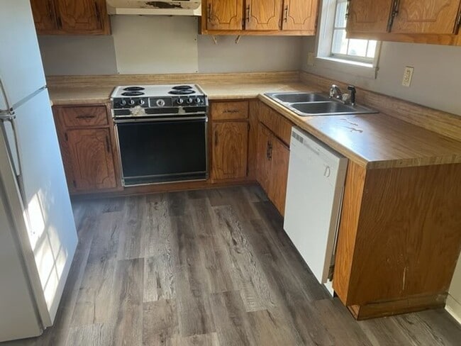 Building Photo - Monthly Paid Rent