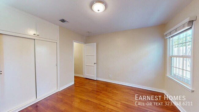 Building Photo - 15031 Hartland St