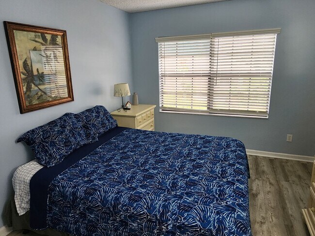 Building Photo - Spacious 2 Bedroom 2 Bath Condo  November ...