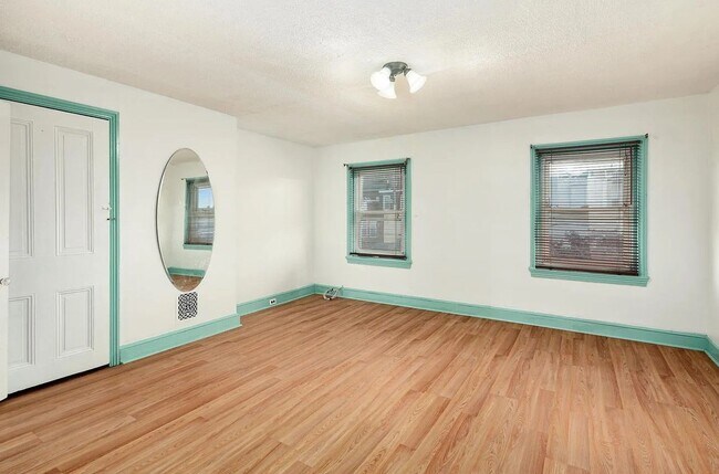 Building Photo - Four Bed Norris Square Home