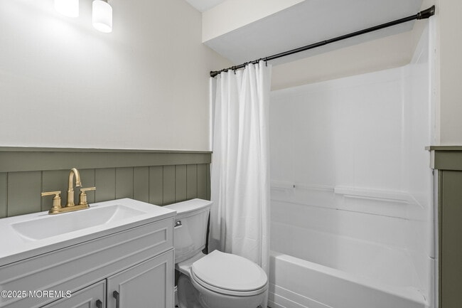 Building Photo - 11 Dewitt Ave