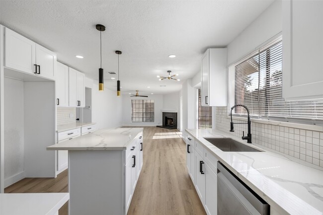 Building Photo - 14922 Waybridge Dr