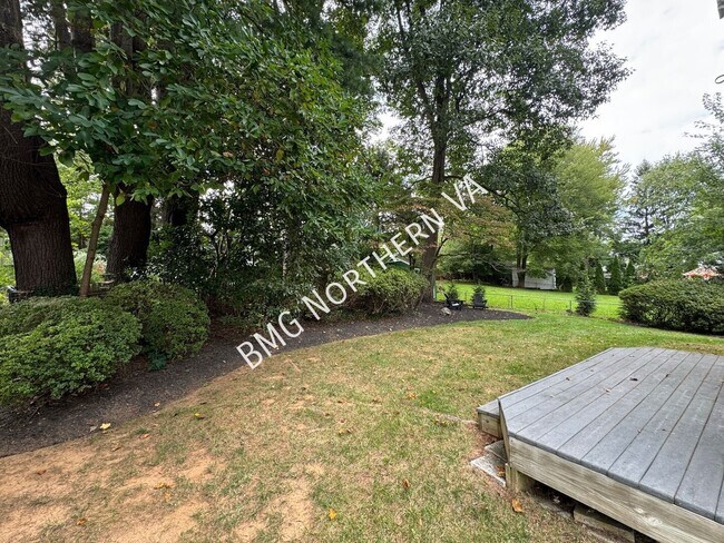 Building Photo - 1109 Hillcrest Dr SW