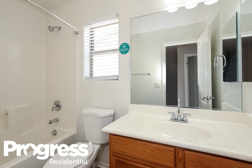 Building Photo - 15065 N 173rd Dr
