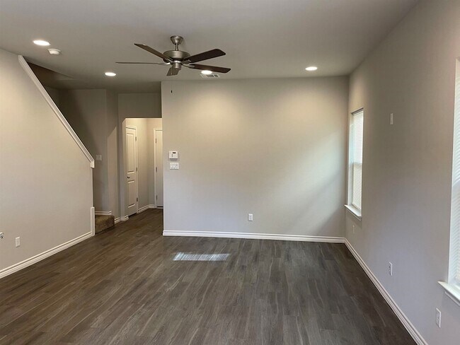 Building Photo - 107 Peruna Dr