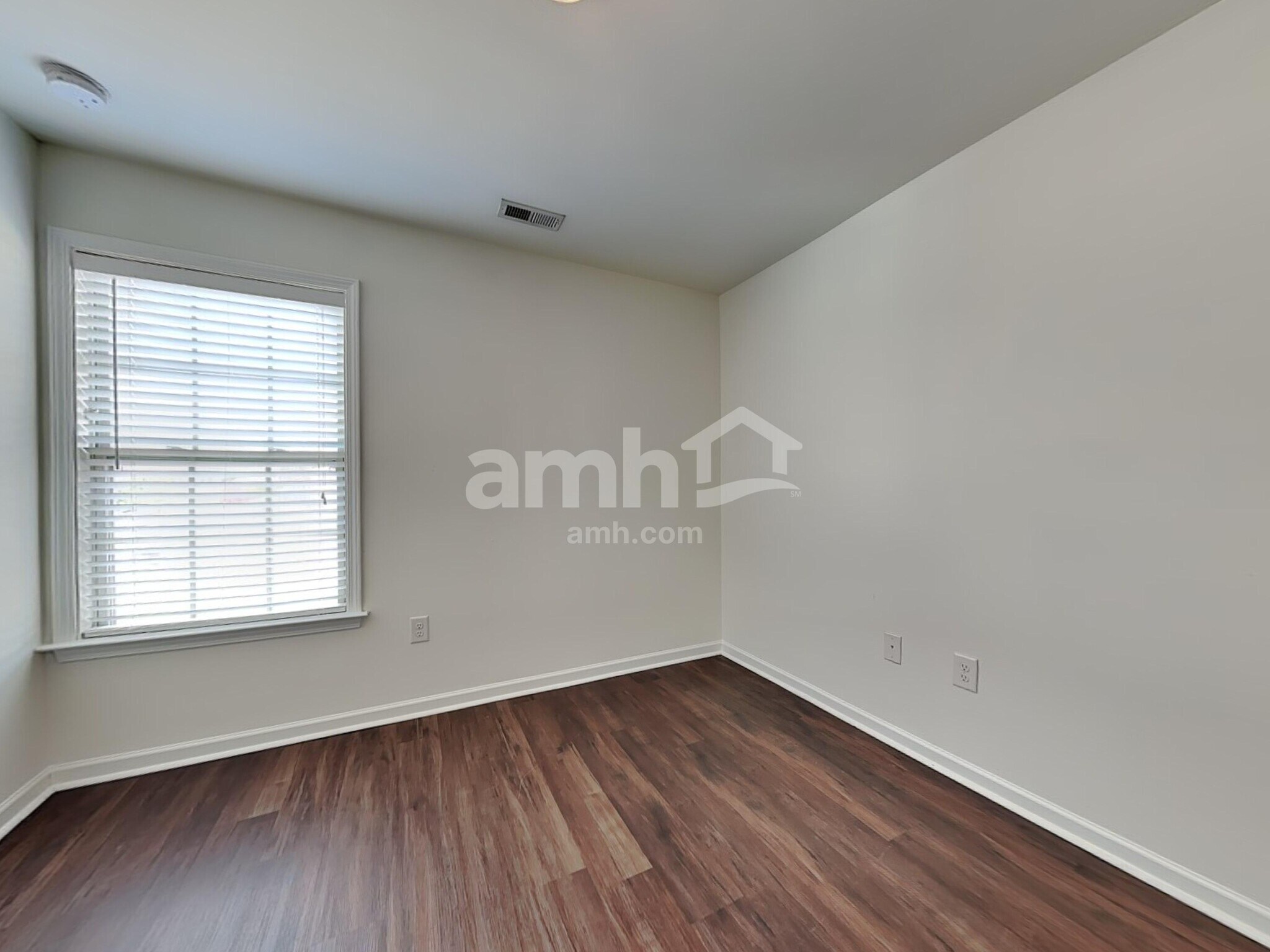 Building Photo - 913 Bridlemine Dr