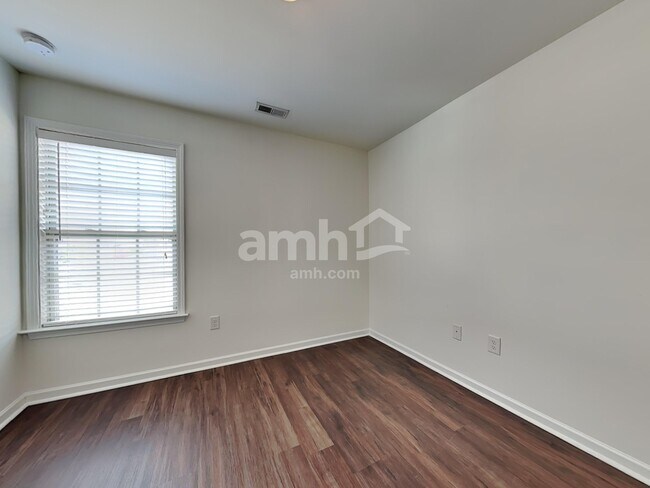 Building Photo - 913 Bridlemine Dr