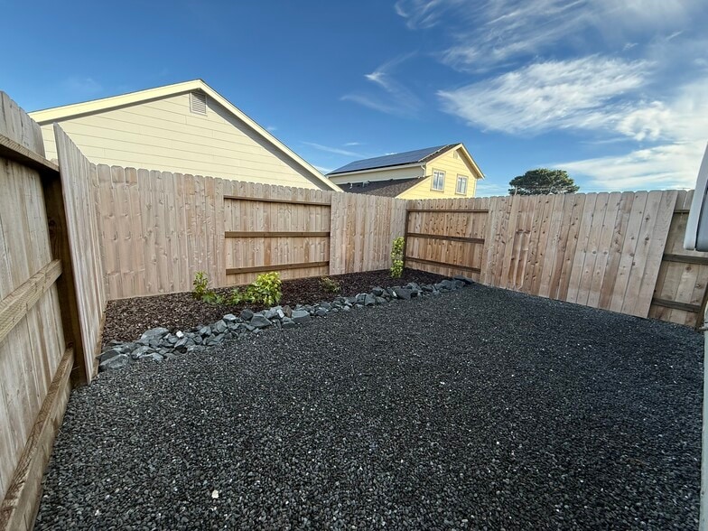 Building Photo - 1660 Ascent Pl