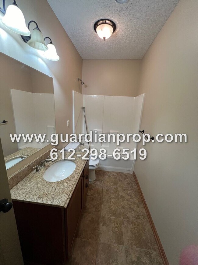 Building Photo - Mahtomedi House Available Now, Open Floor Plan, Master Suite, 2 Fireplaces, Deck
