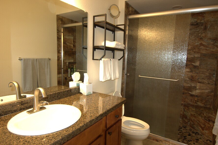SECOND FULL BATHROOM - 16013 S Desert Foothills Pky