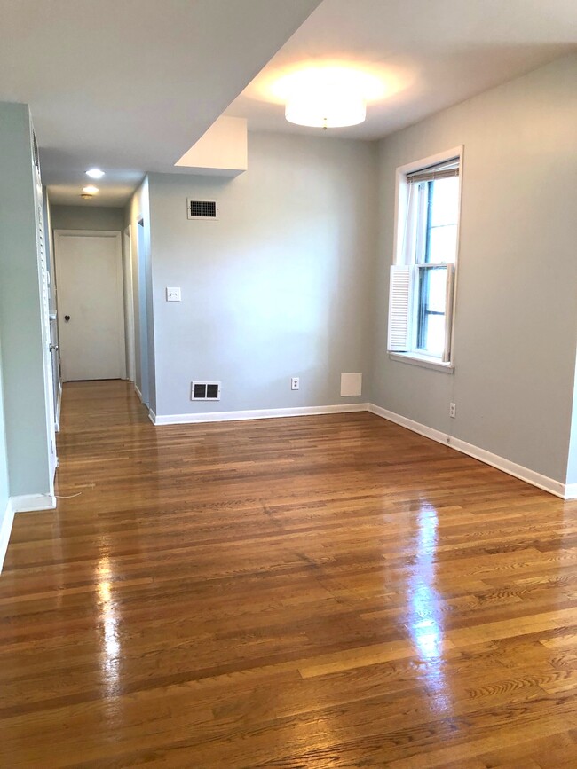 Dining room - 201 E St SE