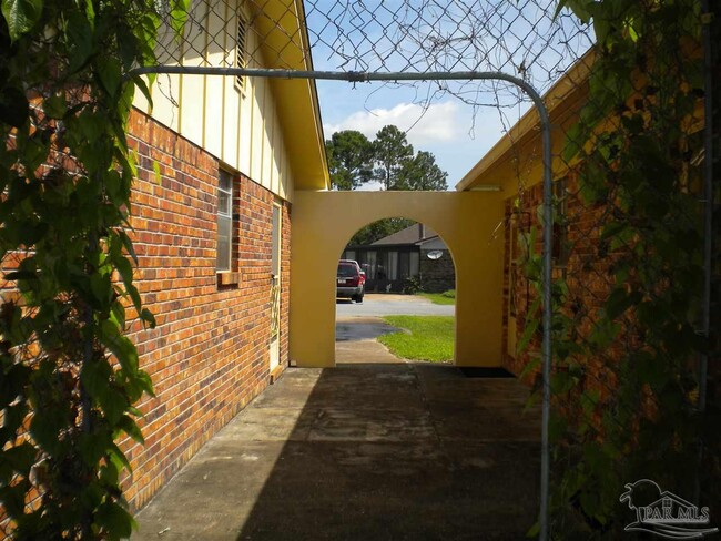 Building Photo - 2015 Frontera St