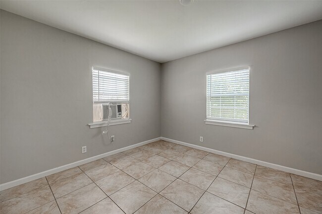 Building Photo - 7621 Sundown Dr