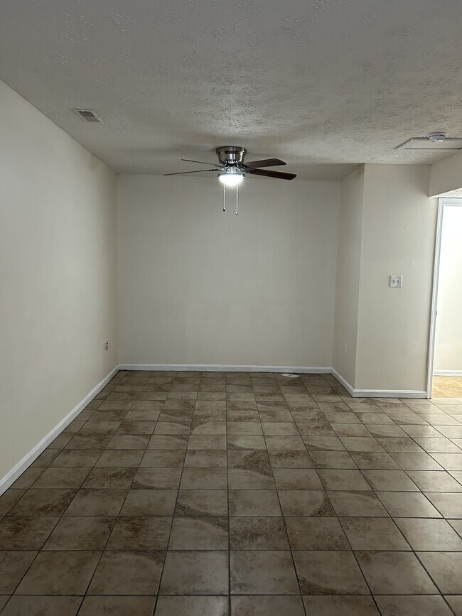 Building Photo - 46354 Columbus Dr