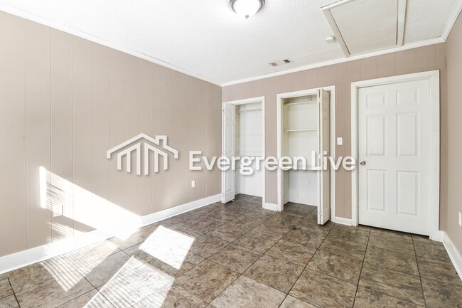 Building Photo - 923 Edgehill