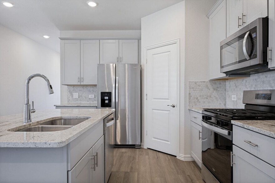 Building Photo - 4000 Marble Fls Dr