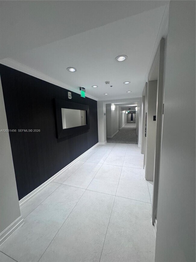 Building Photo - 2665 SW 37th Ave