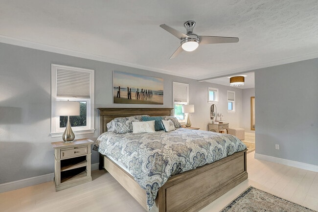 Building Photo - 3271 SE Court Dr