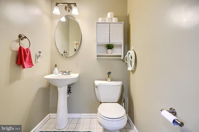 Building Photo - 10 Bluestem Ct