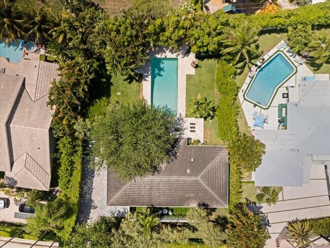 Building Photo - 1635 Seabreeze Blvd