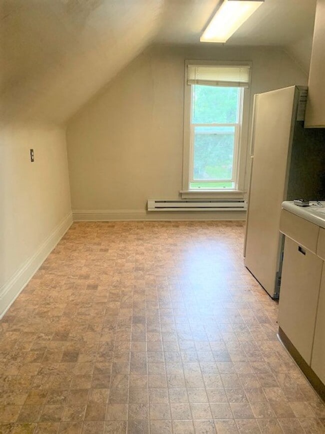 Building Photo - 525 2nd St SE