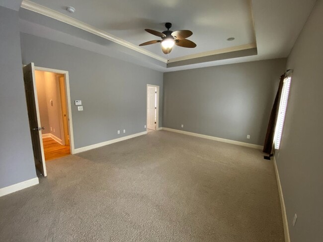 Building Photo - Wonderful Fox Chase home with fantastic spacious floor plan.