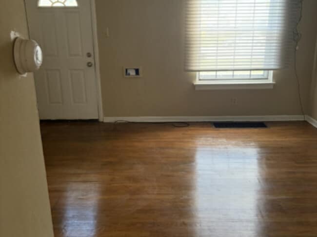 Building Photo - 1376 Wentworth Ave