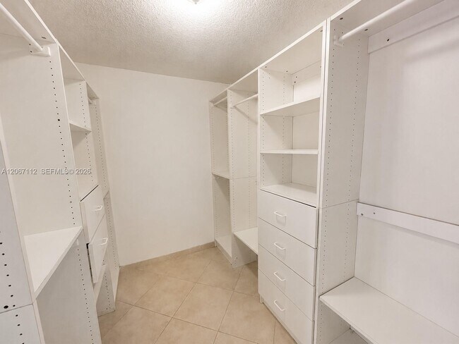Building Photo - 2049 S Ocean Dr