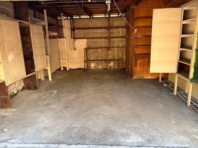 Building Photo - 4639 James Ave