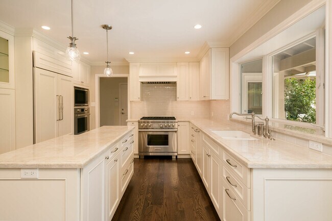 Building Photo - 30 Trophy Ct