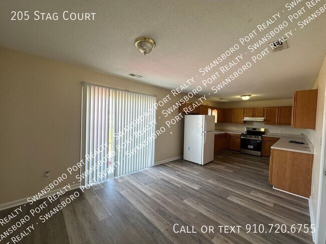 Building Photo - 205 Stag Ct