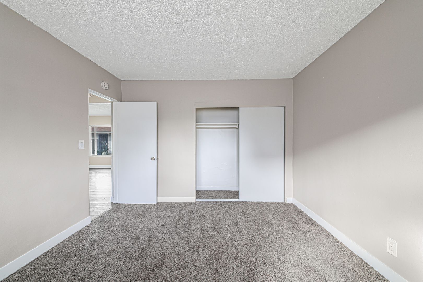 Building Photo - 147 S Magnolia Ave