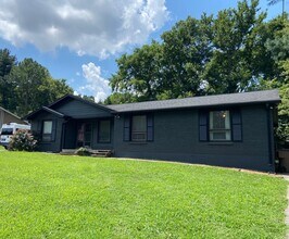 Building Photo - 3/1 Brick Home in East Nashville Available...