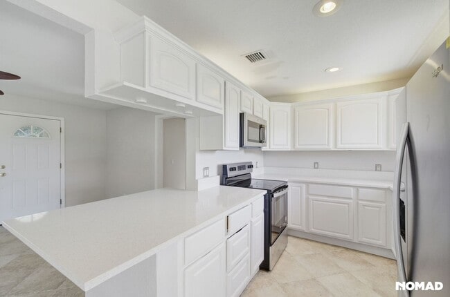 Building Photo - 5300 Locksley Ave