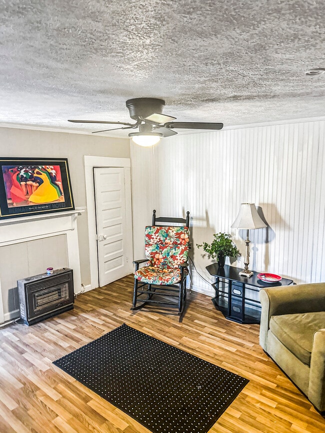 Building Photo - 210 Thurston Ave