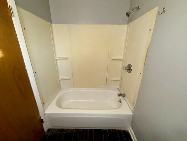 Building Photo - 2 Bedroom 1 Bath House For Lease