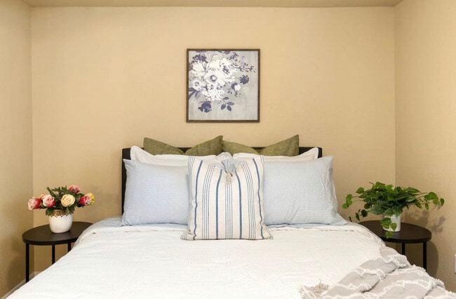 Building Photo - 2720 2nd Ave N