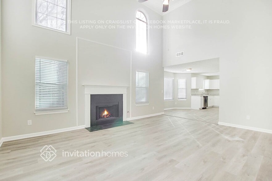 Building Photo - 4558 Carriage Park Dr