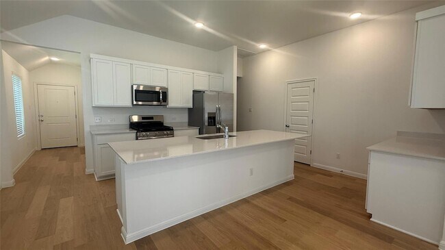 Building Photo - 176 Hornet St