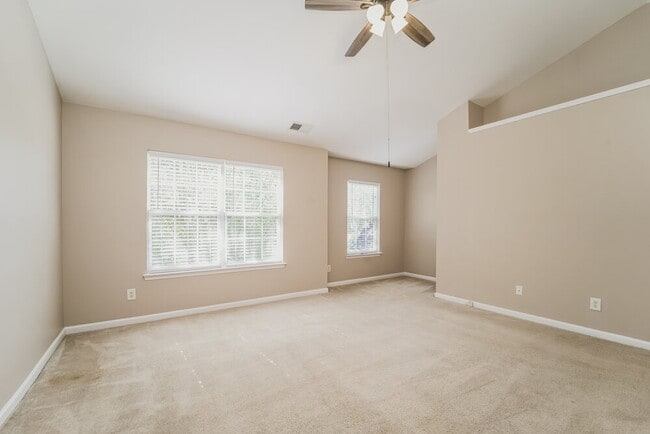 Building Photo - 328 Wrayhill Dr