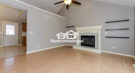 Building Photo - 3 Bed / 2 Bath Home in Raymore!! Available...