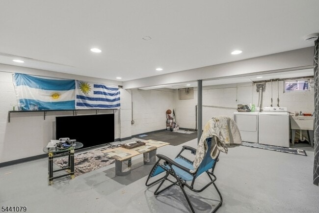 Building Photo - 640 Desota Dr