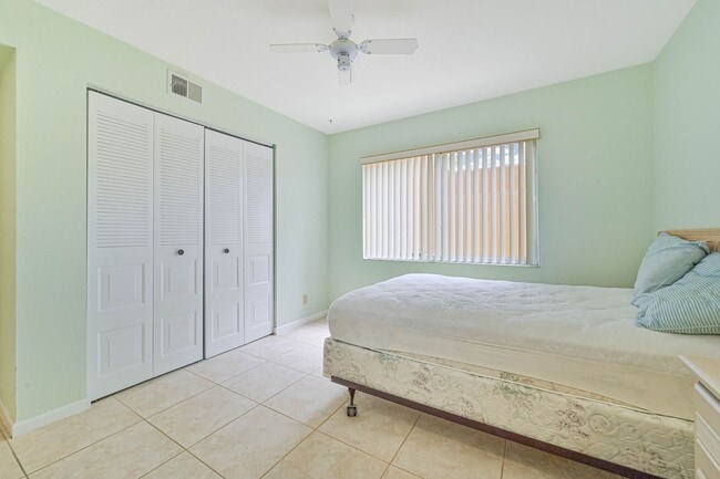 Building Photo - Beautiful Condo in South Naples