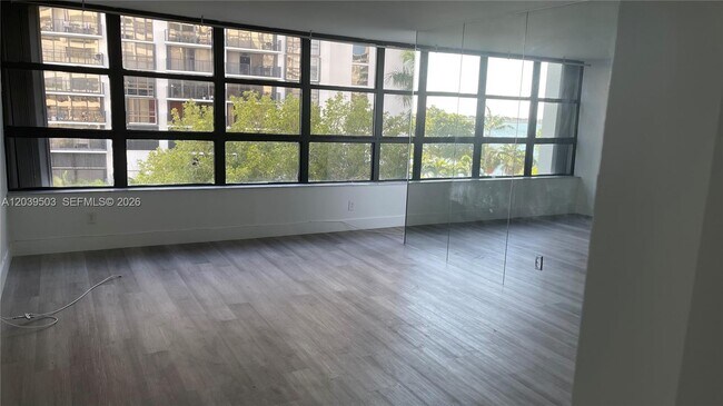 Building Photo - 1440 Brickell Bay Dr