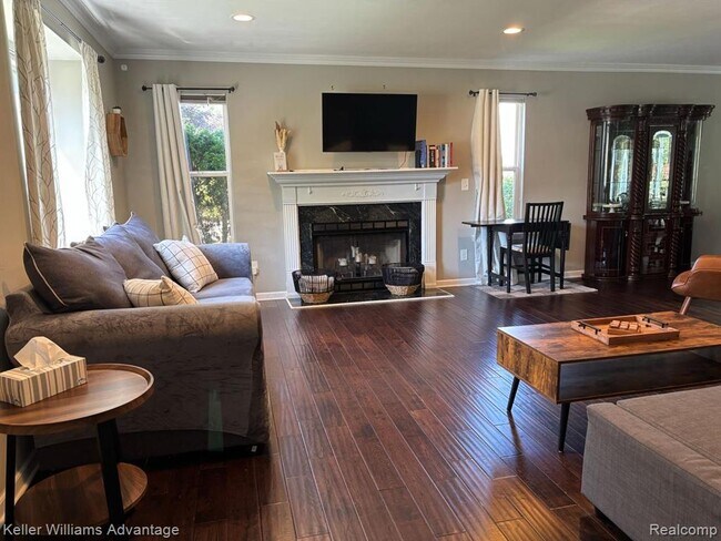 Building Photo - 2077 Holly Berry Ln