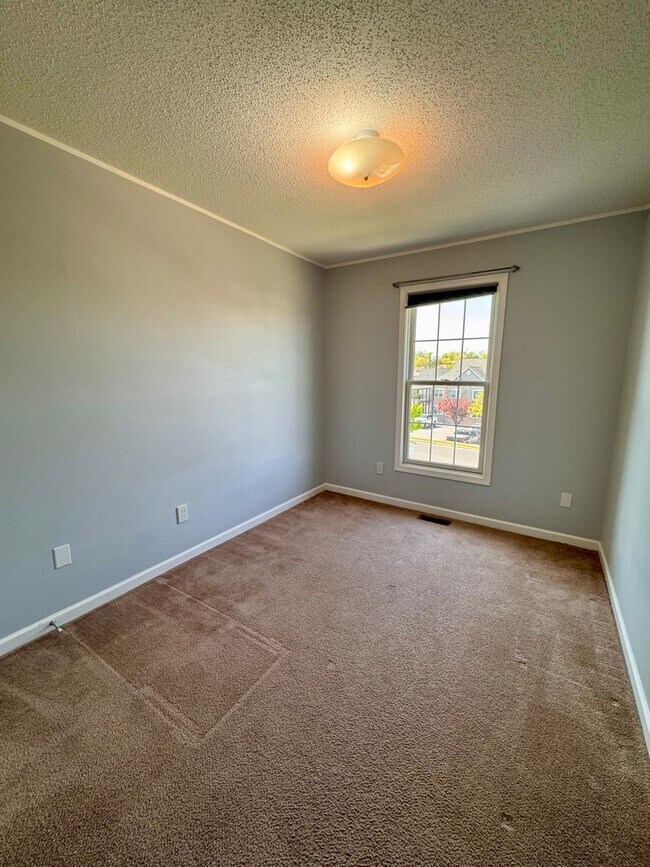 Building Photo - Townhouse for Rent in Liberty Square