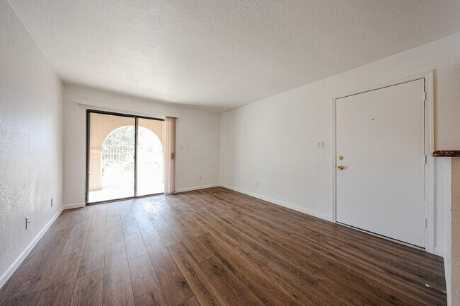 Building Photo - 5757 W Eugie Ave