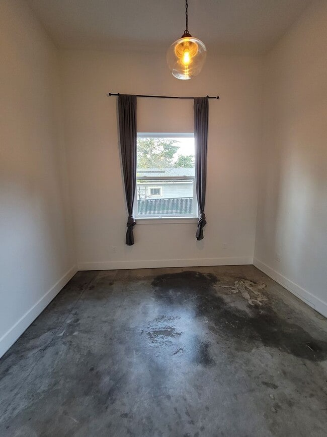 Building Photo - 7008 NE Rodney Ct