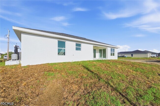 Building Photo - 2105 NE 1st Ave